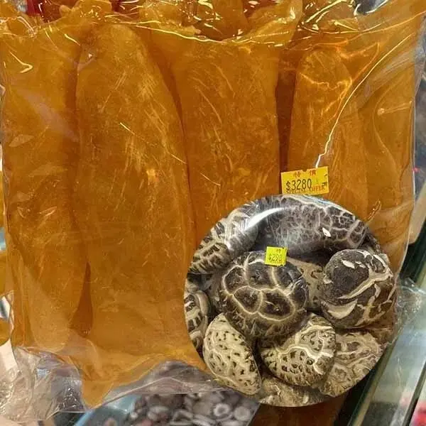 魚肚特價，每公斤（500公克）2,300元，另贈送一公斤價值298元的乾香菇